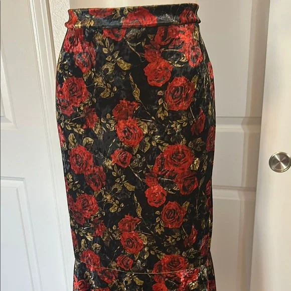 Floral Black and Red Women's Skirt - Picture 4 of 9